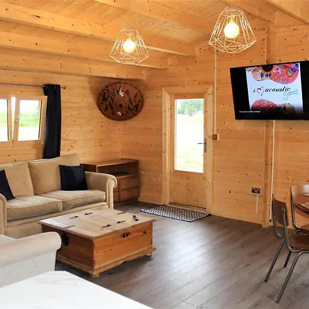 Inviting 3-Bedroom Lodge In Ashton Under Hill Evesham Exterior photo