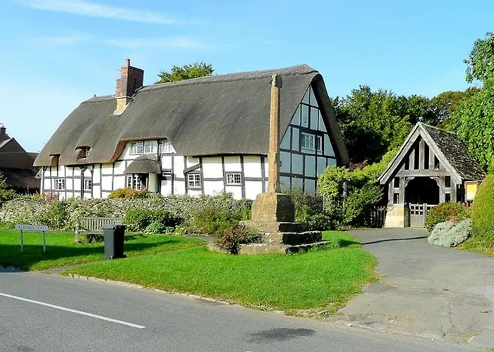 Inviting 3-Bedroom Lodge In Ashton Under Hill